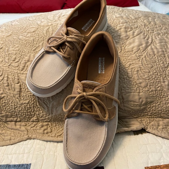 Skechers Shoes - Skechers Women’s Tan Boat Shoes Size 10
Worn One Time…Still Basically New